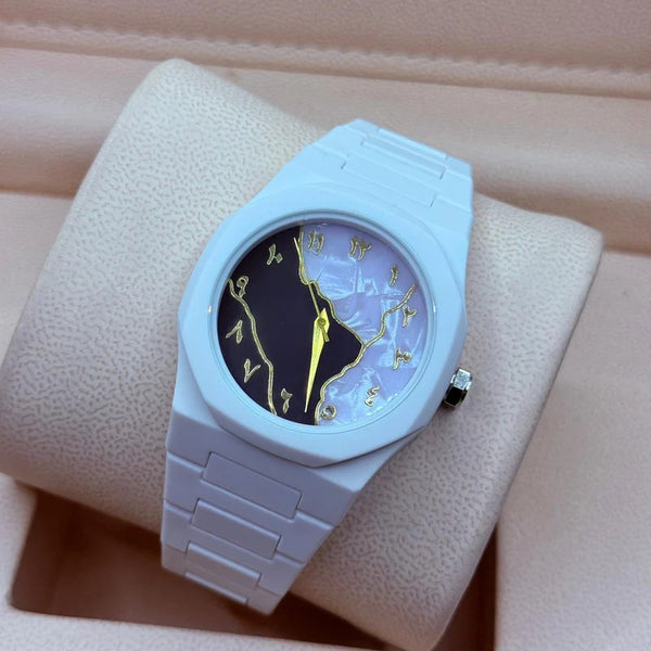 White aura with marbal dail